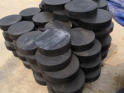 河间市板式橡胶支座由若干层橡胶片与薄钢板经加压硫化